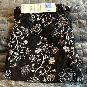 NWT Agnes & Dora black/white floral buttery soft leggings size L.